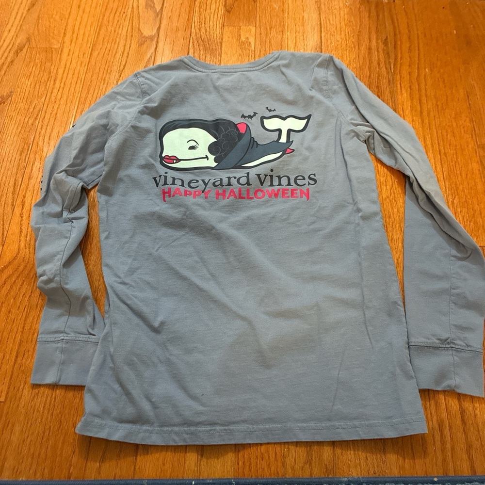 Vineyard Vines Gray Halloween Whale Tee - Picture 2 of 6